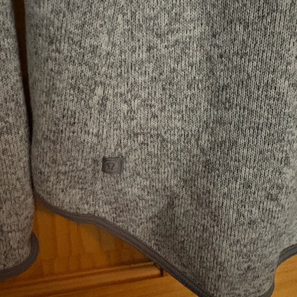 Lululemon Fleece & Thank You Pullover
Heathered White / Battleship size 8 - Picture 7 of 7
